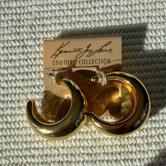 Kenneth Jay Lane couture collection, large statement Shiny Gold Hoop Earrings - Picture 7 of 7